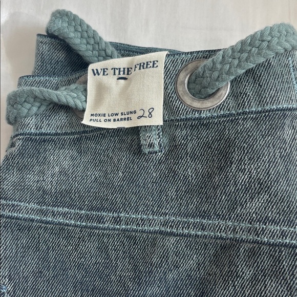 We the Free Blue Moxie Flocked Pull-On Barrel Jeans size 28 NWOT - Picture 10 of 11